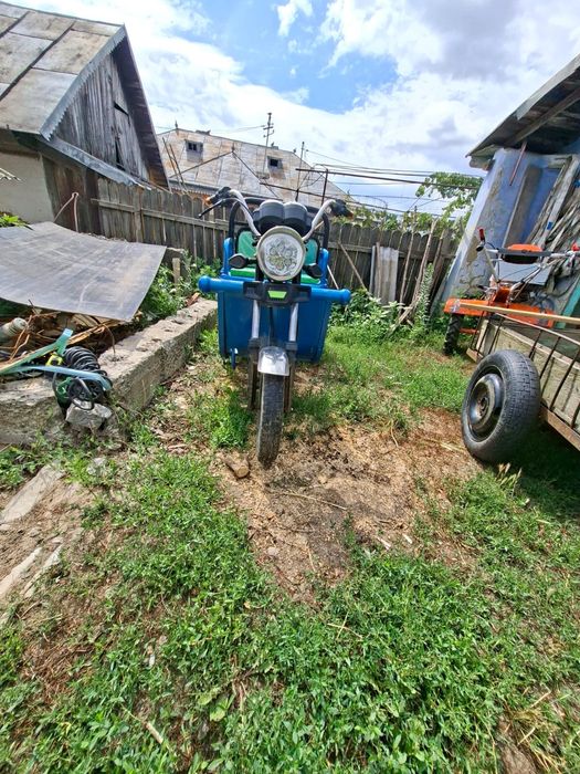 Vand triciclu electric