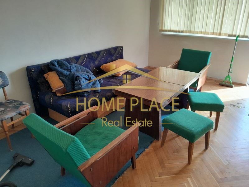 Многостаен апартамент  до  Руското  училище