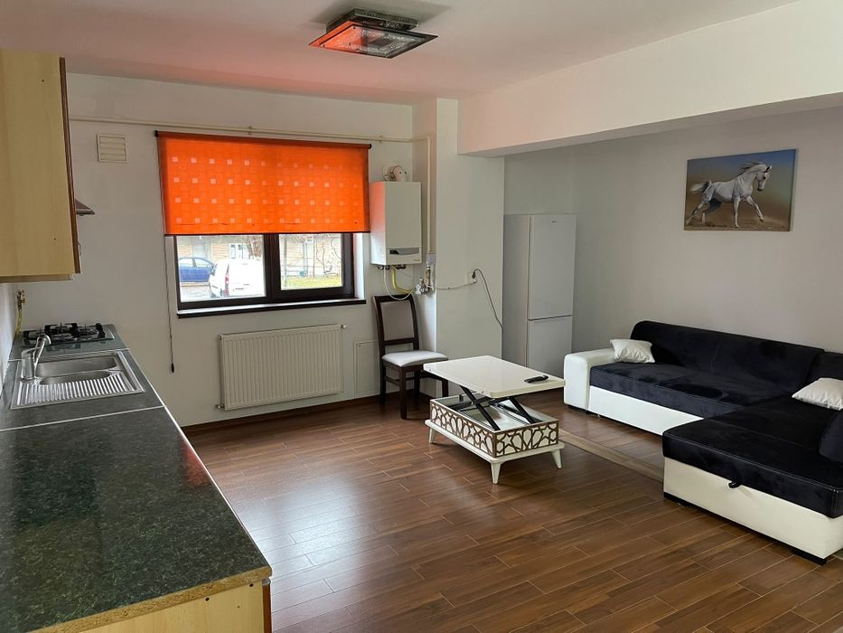 Ramnicu Valcea- Închiriez  apartament ultra central parter