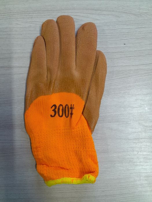 Перчатки в ассортименте