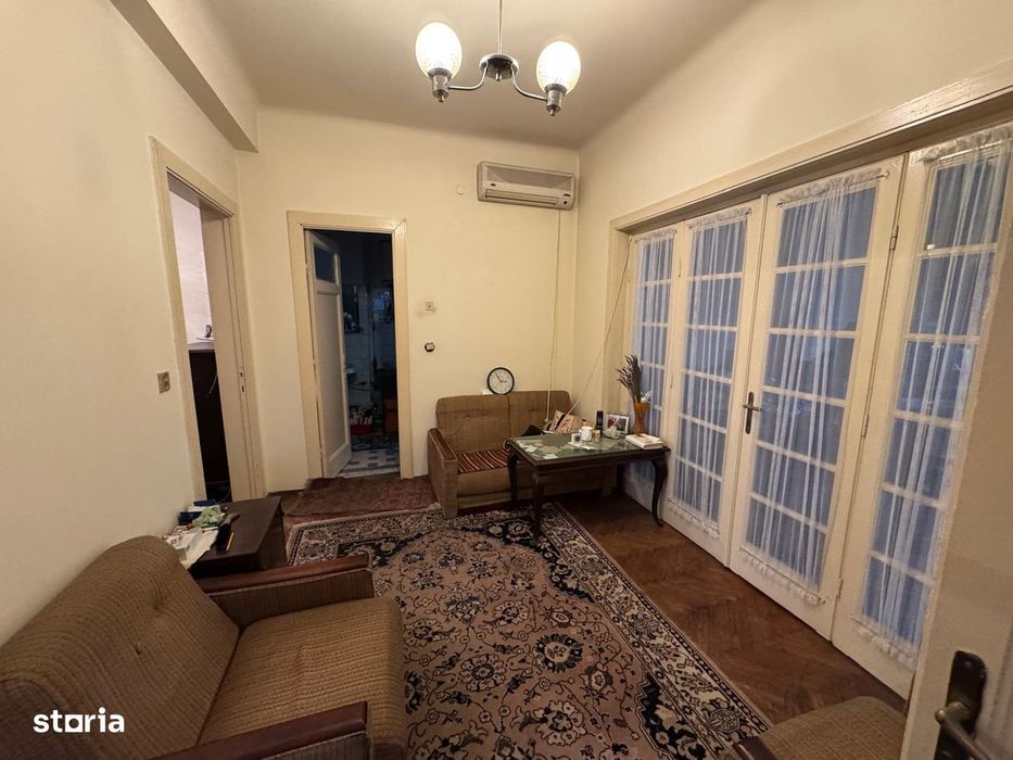 Vanzare apartament patru camere in vila cartierul Armenesc curte