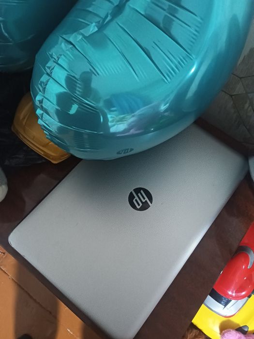 Noutbook sotiladi ozimiki