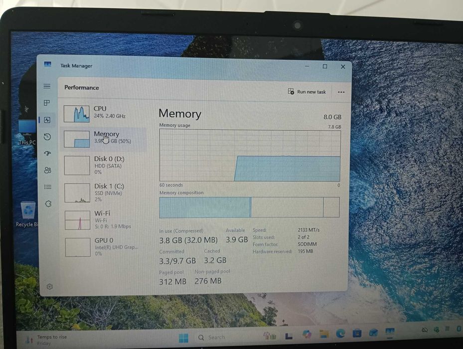 Vand Laptop HP Rosu, 8Gb DDR4, 15.6" la CUTIE