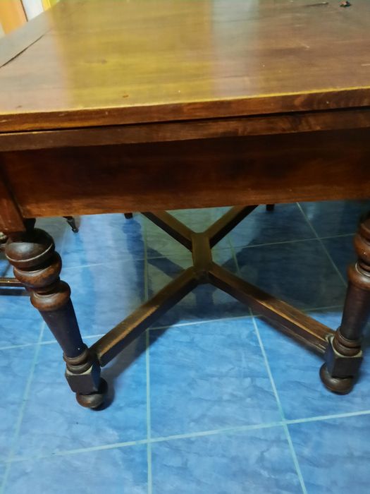 Masa veche cu scaune