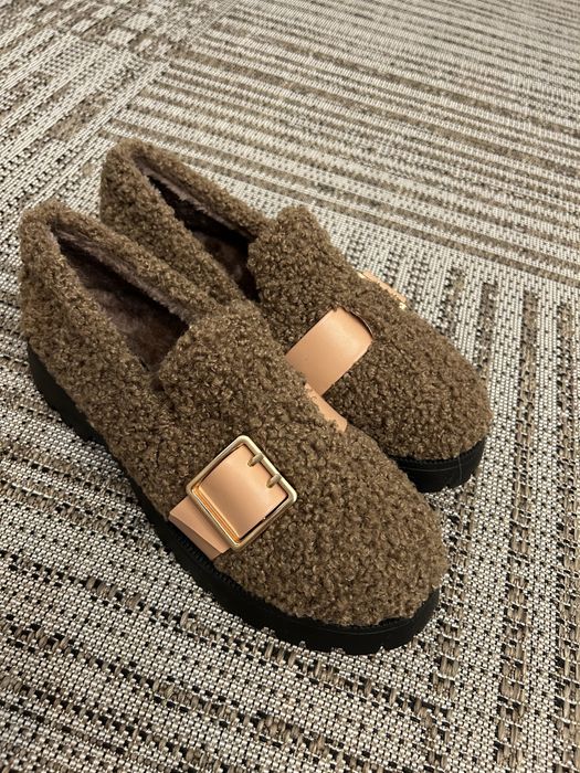 Стильные плюшевые лоферы