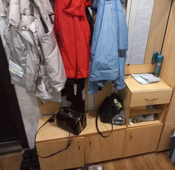 Продаю прихожку.