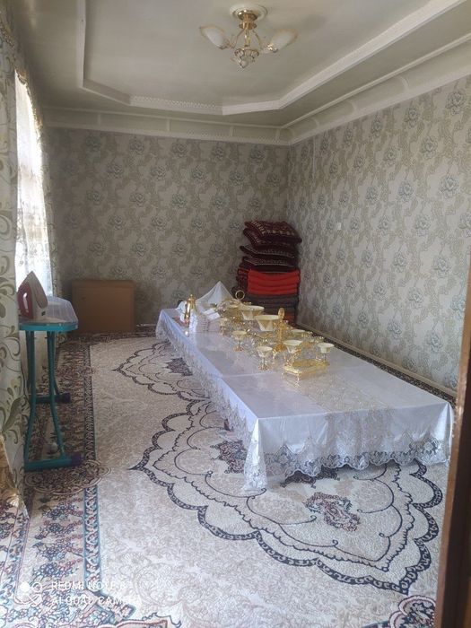 Uy sotiladi fayzli hovli srochna 5 xona oshxona 2ta tuvalet 2 ta homom