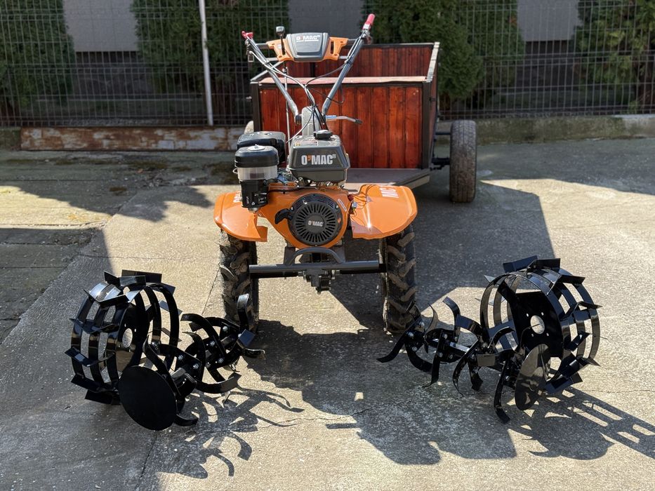 Motocultor nou, cu doar 3 ore de funcționare remorcă și alte accesorii