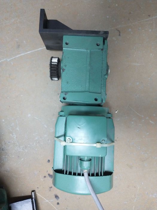 Редуктори с мотори