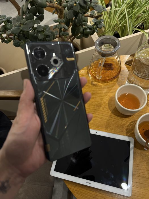 Телефон андроид Tecno pova 6 neo 128+ планшет huawei