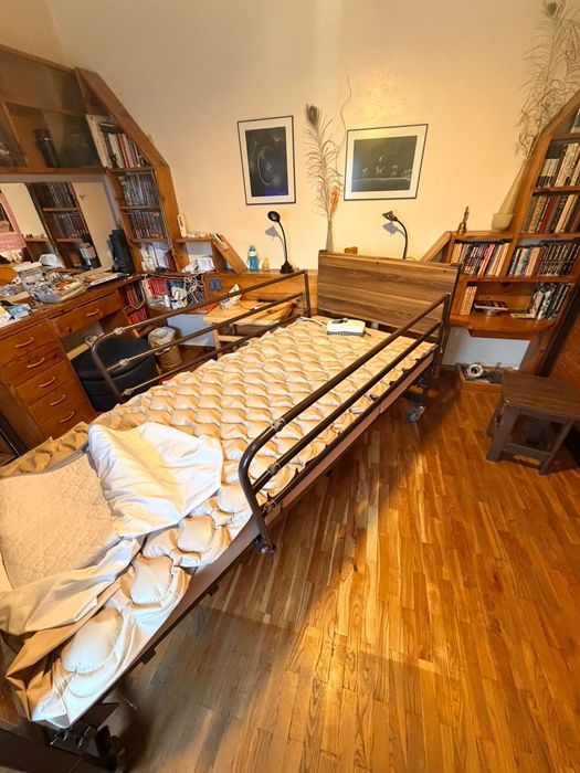 Болнично легло с  антидекубитален матрак