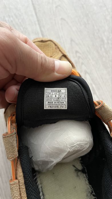 Продам фирменный кроссовки