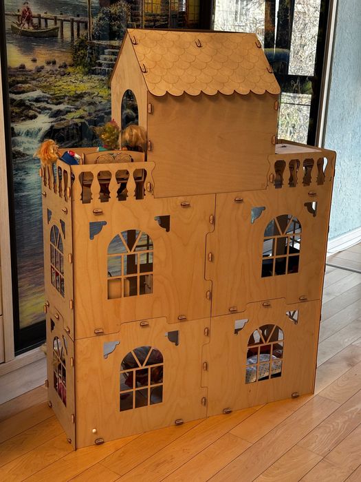Деревянный игрушечный дом