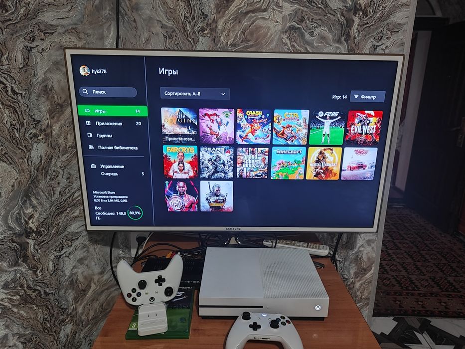 Продается Xbox One S