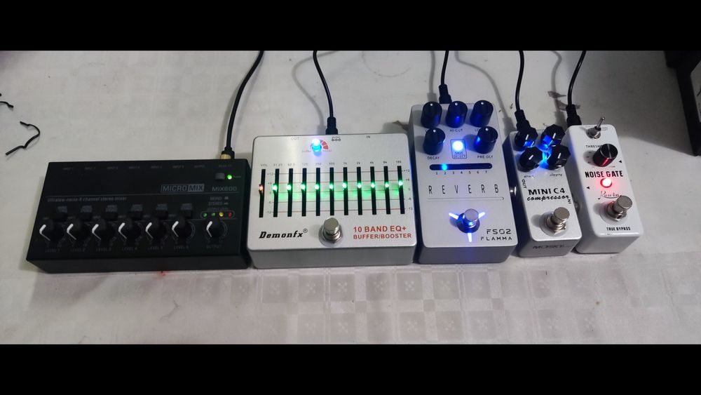Гитарные педали эффектов и мини-микшер