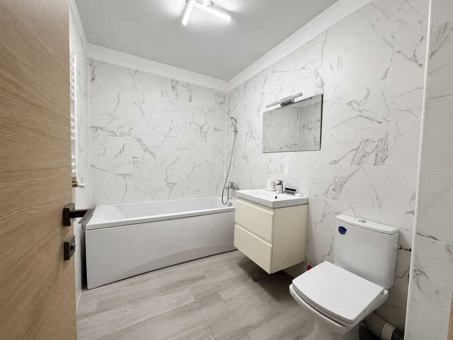 Inchiriez apartament in complex cu piscina Mamaia Nord