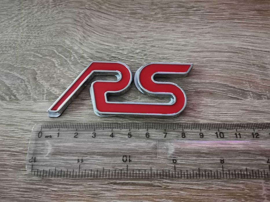 червена емблема Ford RS