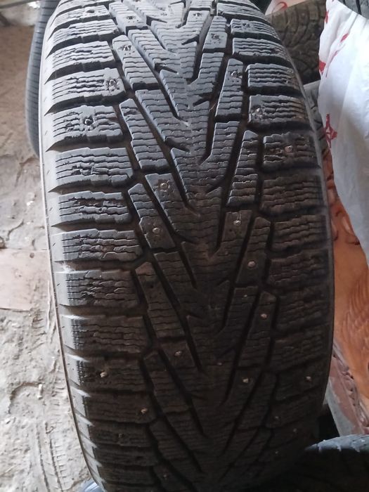 Зимние шины Nokian Tyres 275/60R20