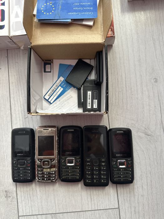 Vand diverse, telefoane, baterie externa, selfiestick, ceasuri inteligente