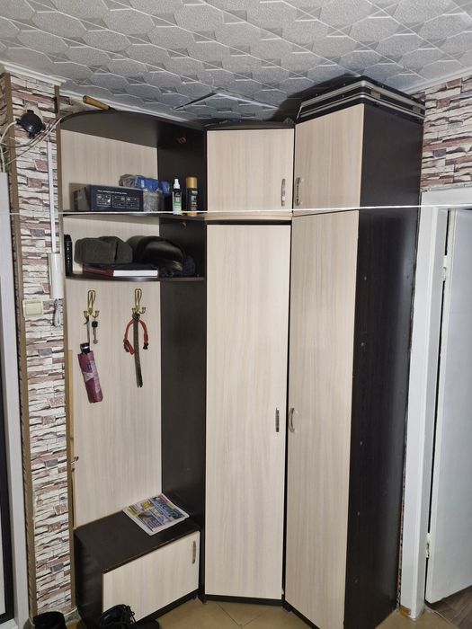 Шкаф угловой в прихожую