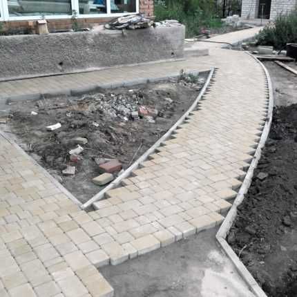 Стяжка бетона. Бетон стяжка. укладка брусчатки. установка гранита