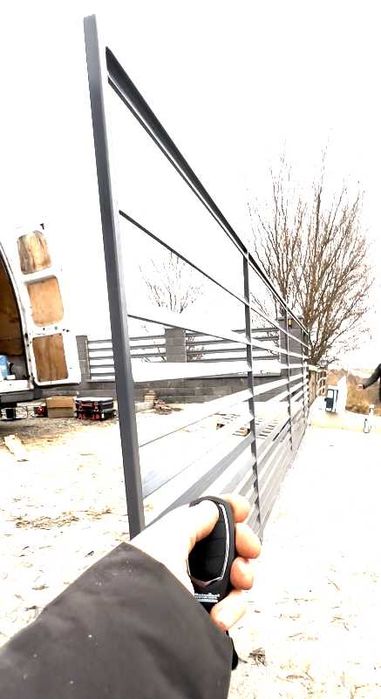 Confectii porti la comanda automatizate cu montaj inclus Cluj