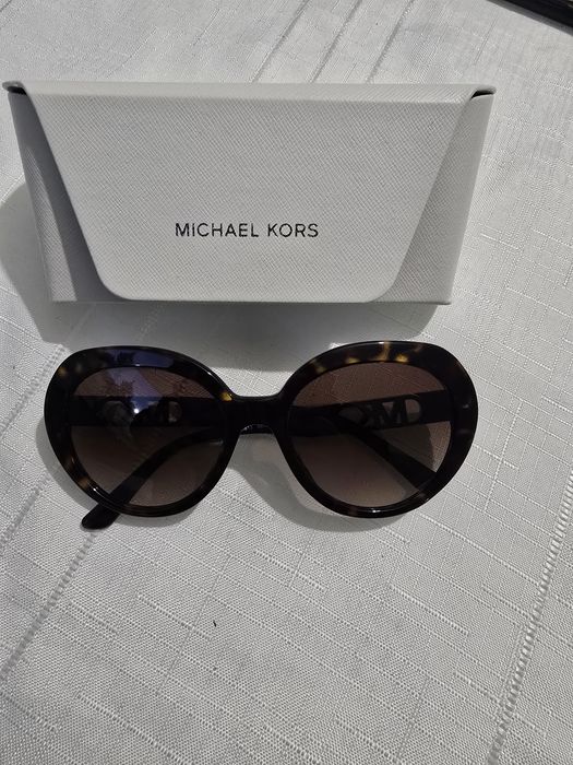 Vând ochelari de soare dama si barbat