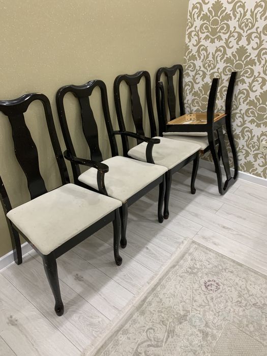 Стол со стульями