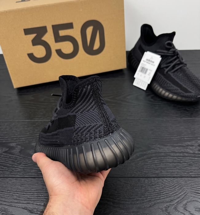 Adidasi Yeezy Boost 350 v2 Negru Black