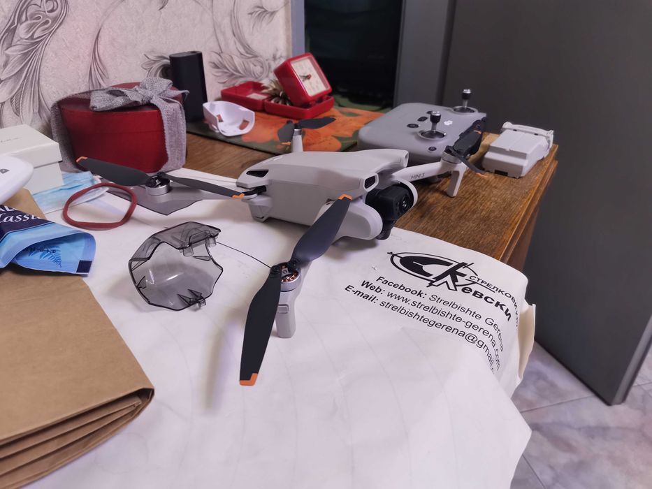 Продавам дрон DJI Mini 3 с две батерии