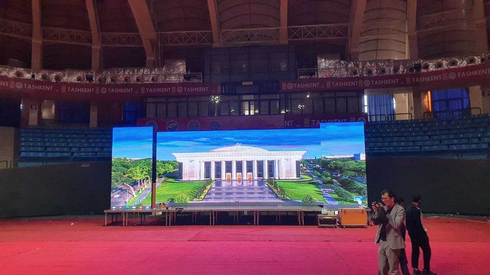 Led ekran arenda sfatli texnikalar