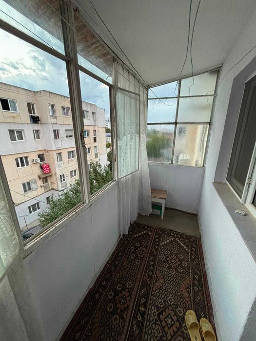 Vând apartament decomandat cu 2 camere