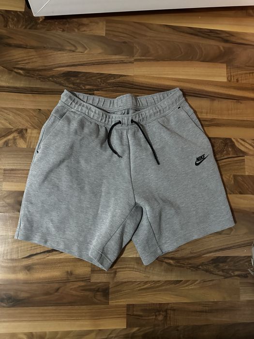 Vand Pantaloni Scurti Nike Tech Fleece