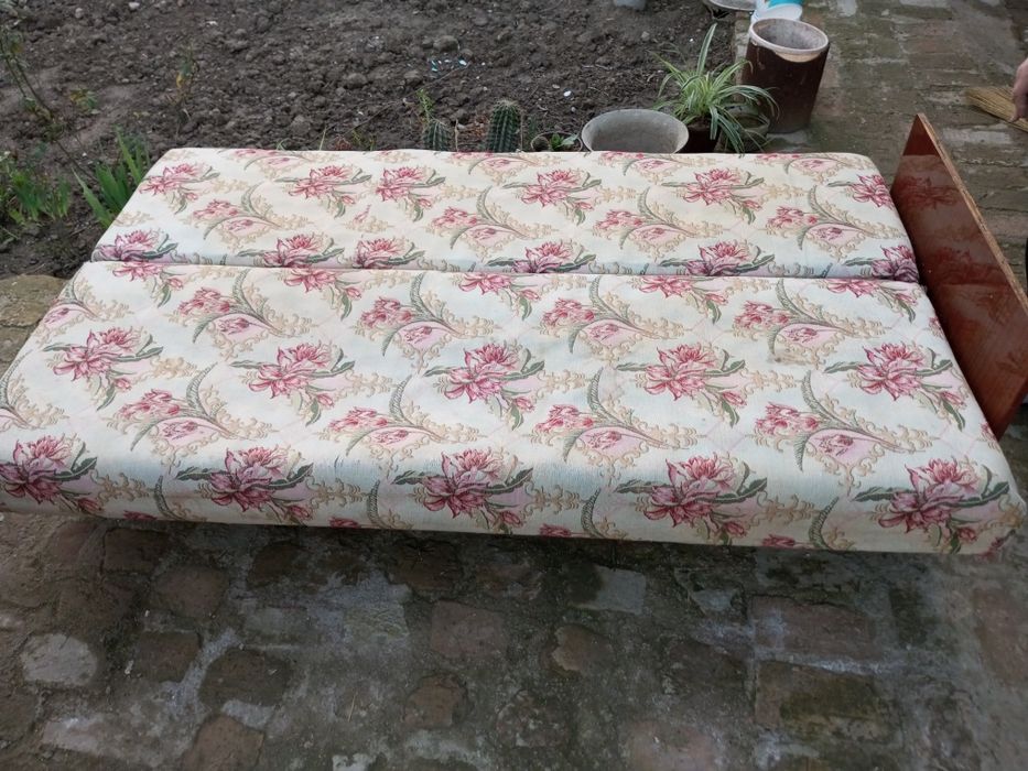 Здравствуйте продается диван, раскладной одно спальный