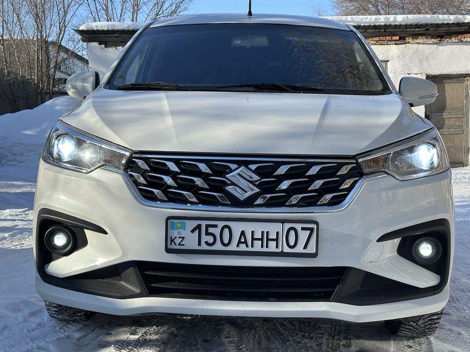 Suzuki Ertiga семейный 7 местный минивэн
