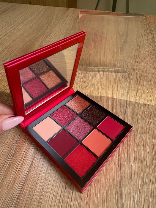 Нова палитра сенки за очи Huda Beauty