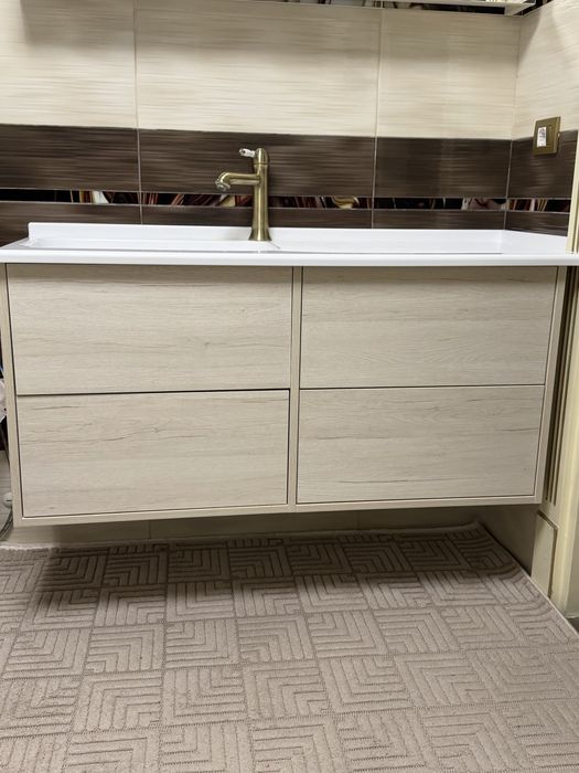 Продам раковину с тумбой