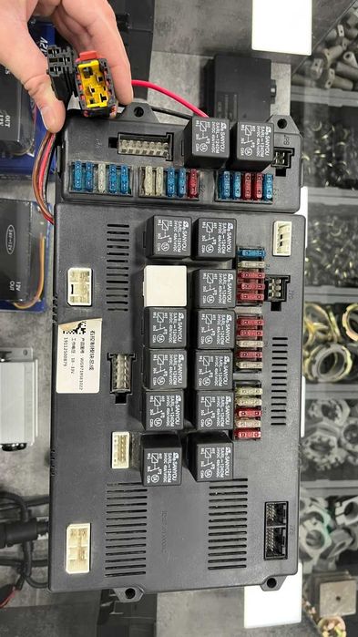 Запчасти на HOWO, SHACMAN