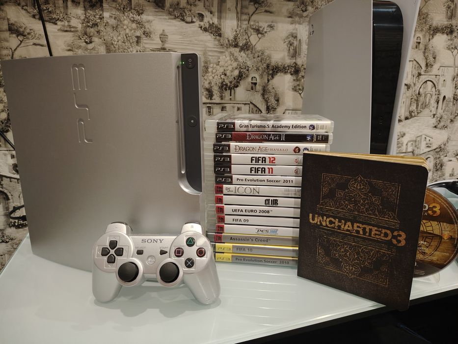PlayStation 3 slim Satin Silver.