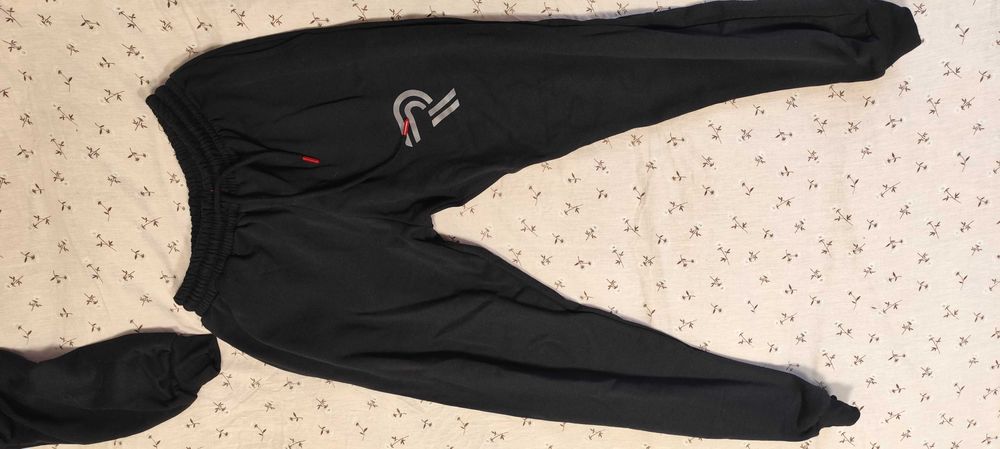 Анцуг, размер L. Чисто нов.