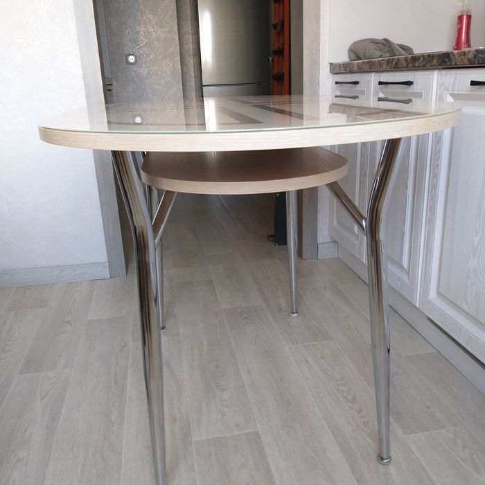 Стол кухонный продаю