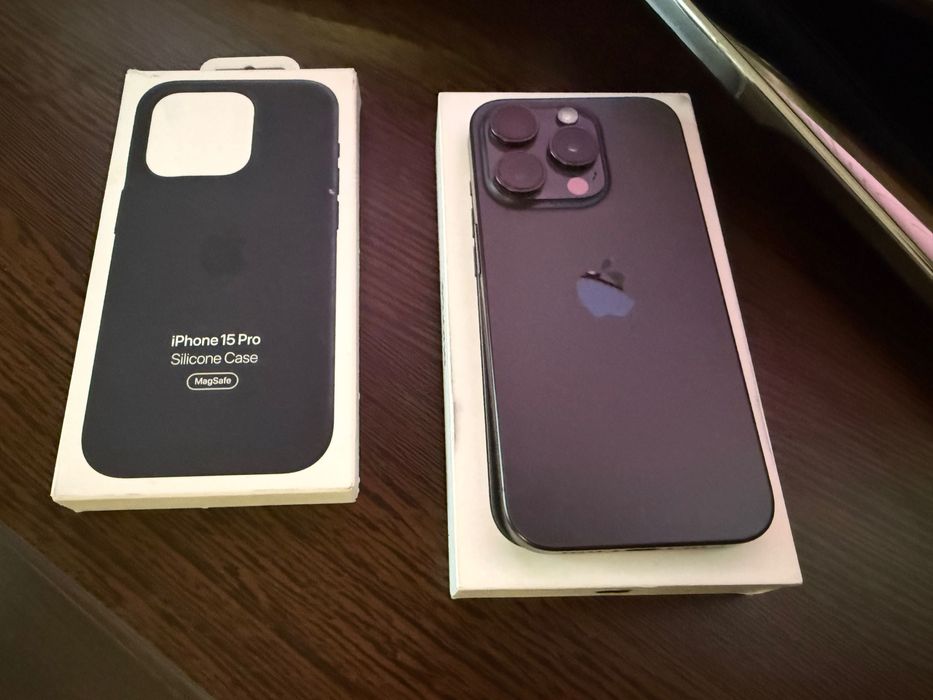 Iphone 15 Pro Black Titanium, 128 GB. de FLANCO///CA NOU, IDEAL CADOU