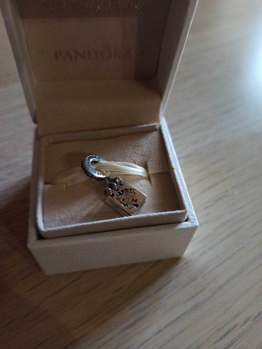 Ново талисманче Pandora Disney parks