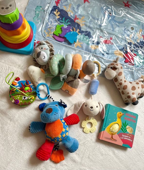 Лот играчки за бебе