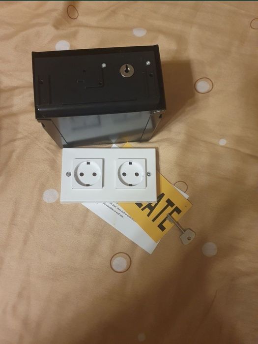 Seif perete ascuns priza