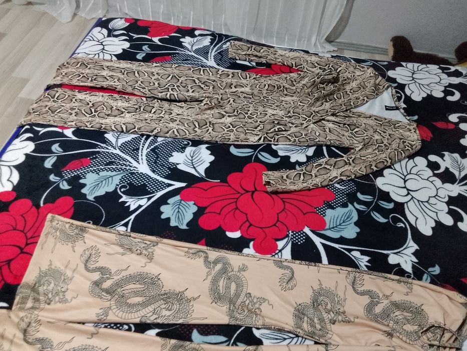 Vând o salopetă și pantaloni evazați