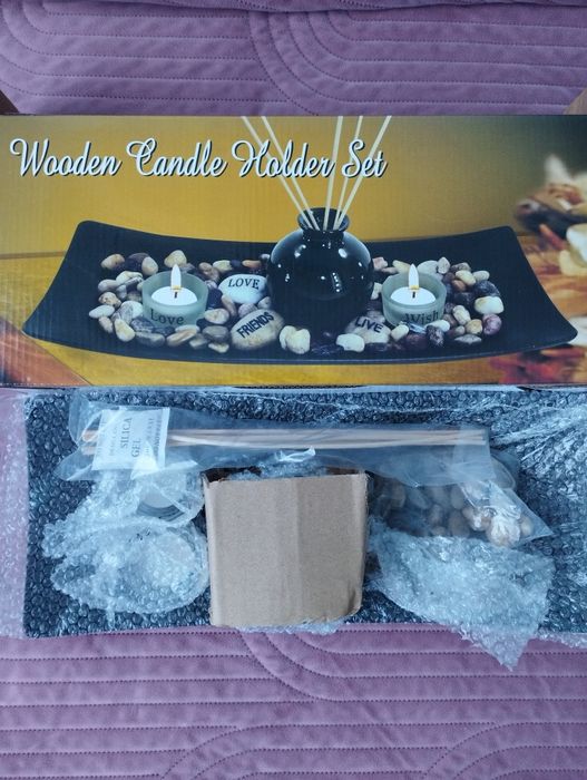 Комплект от 2 свещи и черна ваза за ароматни пръчици