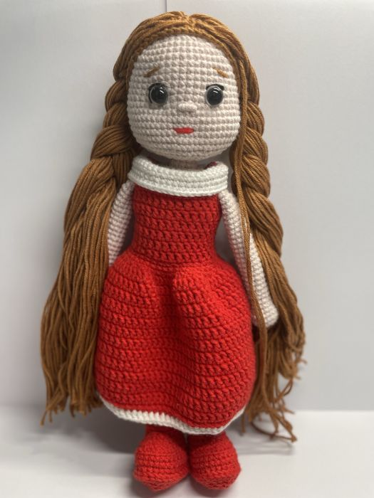 Păpușă Amigurumi croșetată manual