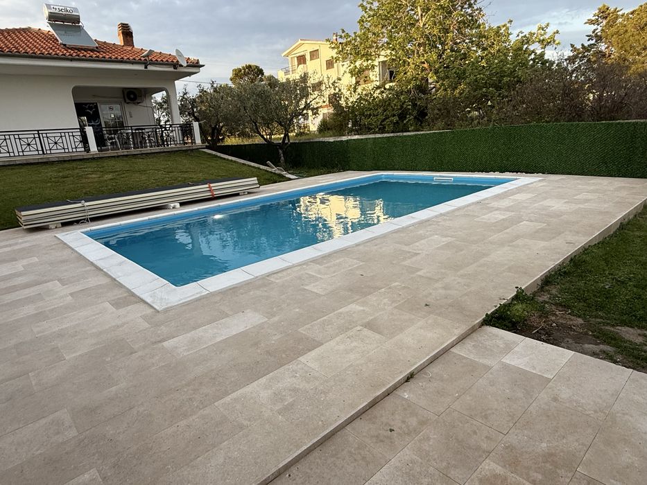 Просторна къща под наем в Гърция с 6 спални и басейн