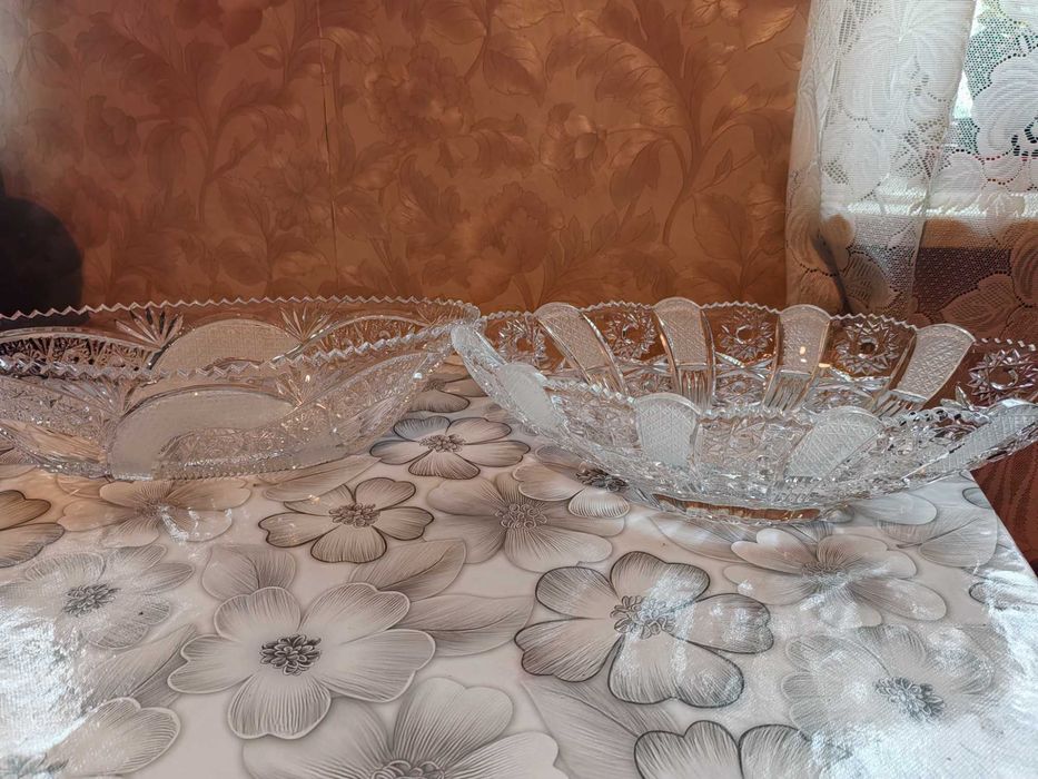 Хрустальные вазы ,ладьи и менажницы